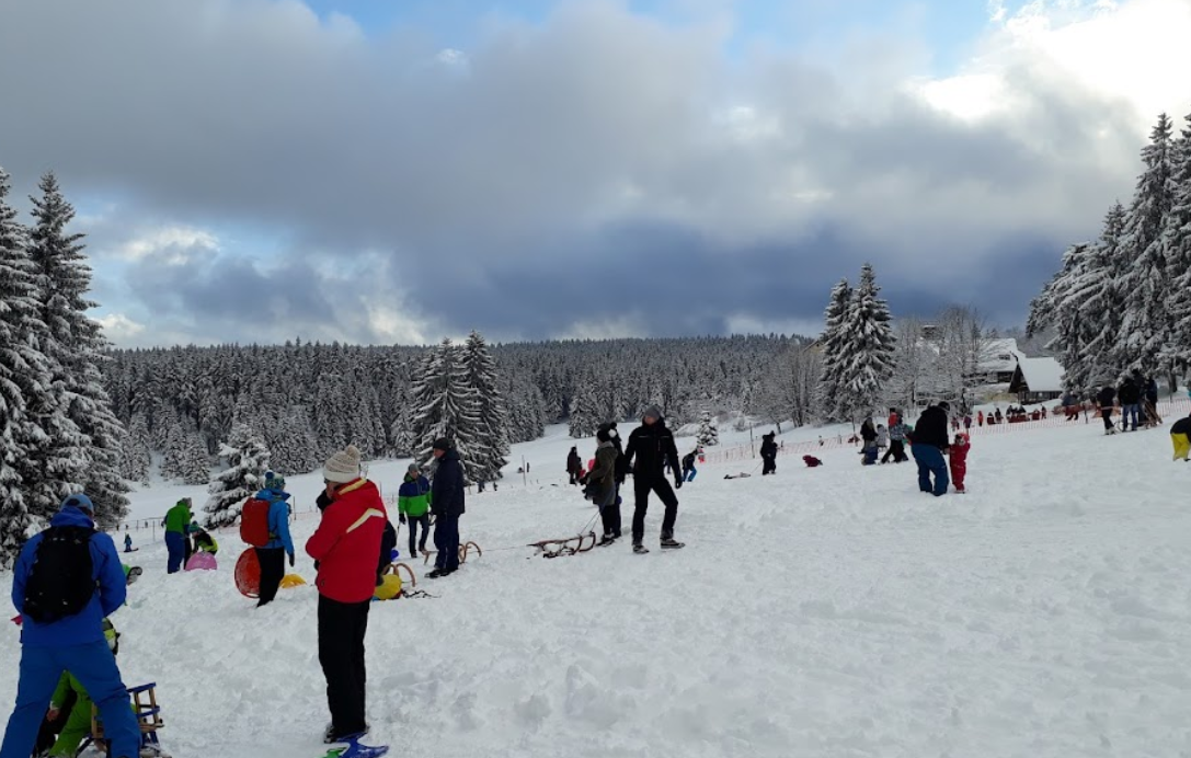 Schneelandschaft rund um den Skilift Oberhof